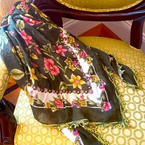 Large green scarf with pink flowers